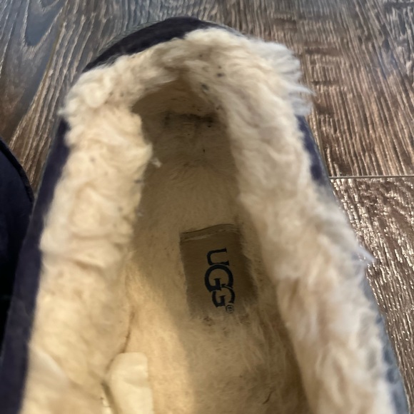 UGG Australia Dakota Moccasins - Picture 8 of 9